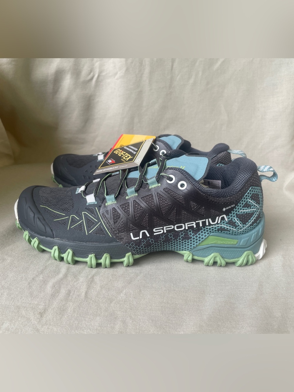 NWT La Sportiva W’s Bushido II GTX Trail Running Shoe Sz 38.5/W5.5 - Carbon/Mist